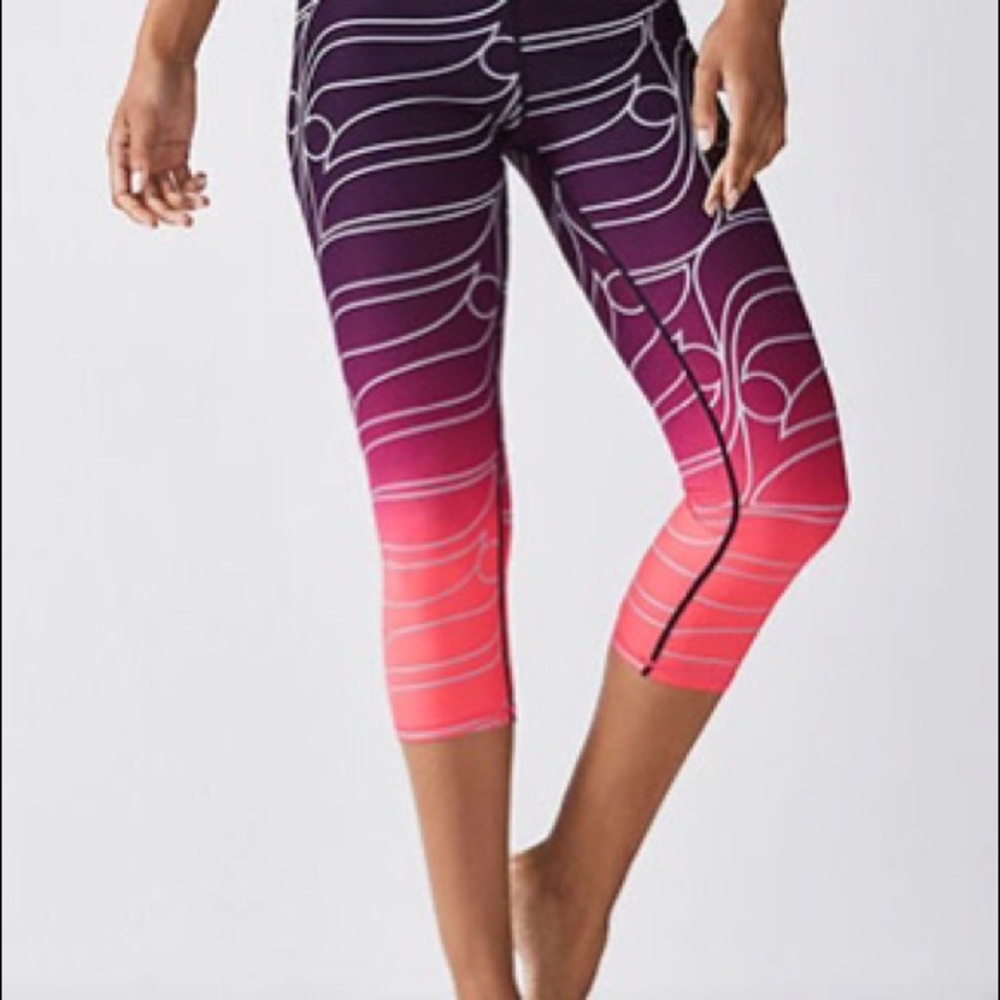 FABLETICS Mid-Rise Printed Powerhold® Capri